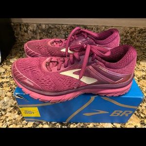 Women’s Brooks adrenaline GTS 18 running shoes. Size 7